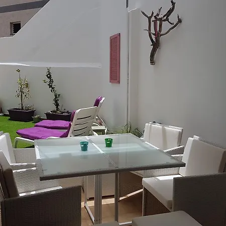 아파트 Apartamento Kris 아로나